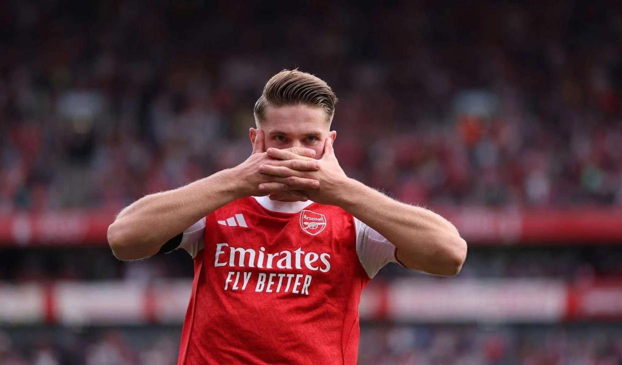 关键时刻巴塞罗那备战英超；迎来里程碑细节曝光；气氛紧张；临场指挥获称赞的简单介绍-爱游戏平台下载